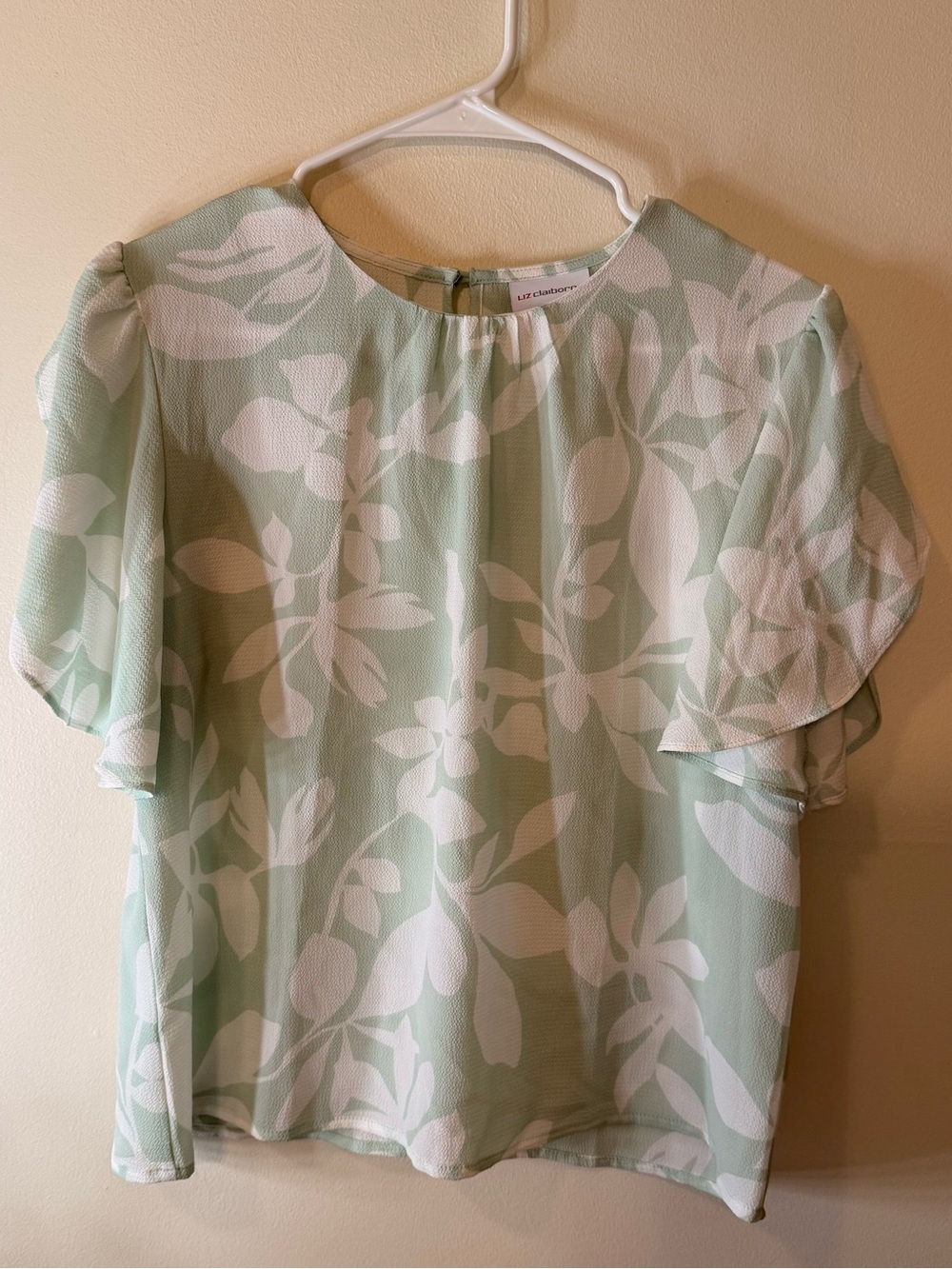 Liz Claiborne Mint Green and White Floral Flutter Sleeve Blouse